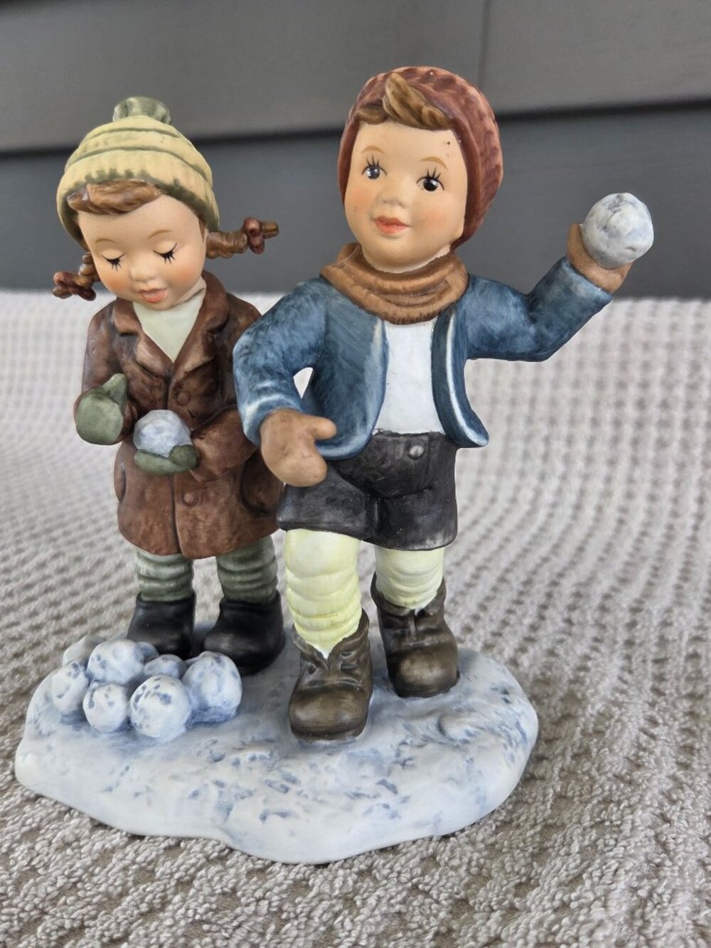 Goebel Figurine "A Flurry of Fun" 2005 Berta Hummel BH 313 Perfect Condition